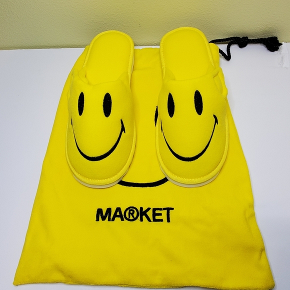 Market Smiley Slippers New In Bag Yellow Happy Vintage 1971 NEW! - Picture 1 of 8